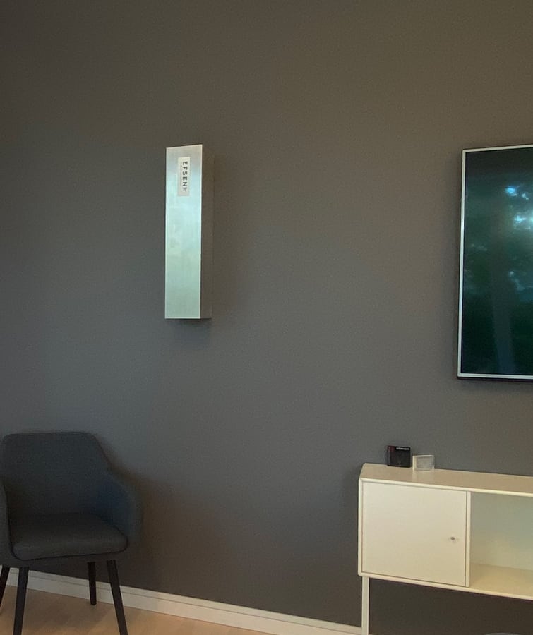 Mounted UV air purifier